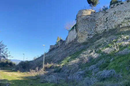 Montepulciano, aggiudicati i lavori di ripristino del tratto di mura lungo via di Collazzi Tratto mura via di Collazzi a Montepulciano
