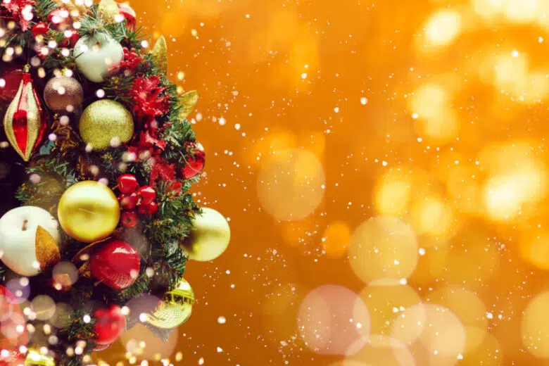 Natale a Colle di Val d’Elsa, un mese di appuntamenti per vivere le festività Natale, albero con sfondo natalizio