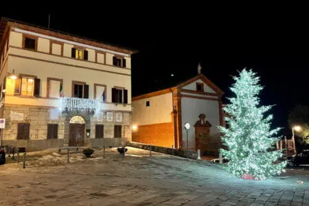 A Sinalunga si accendono le festività con “L’Incanto del Natale” Palazzo comunale di Sinalunga, Natale