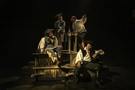 “Sulla rotta dell’isola del tesoro” al Teatro degli Astrusi di Montalcino Sulla rotta dell'isola del tesoro, compagnia KanterStrasse
