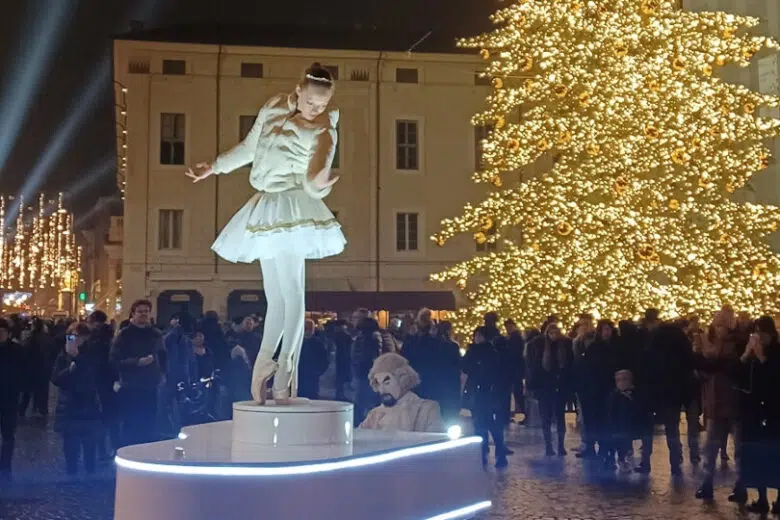 “Una festa continua”: proseguono gli eventi del Natale a Siena Lo spettacolo White Carillon