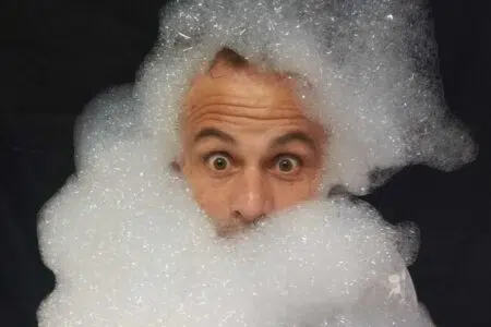 A Poggibonsi il mago delle bolle Michele Cafaggi apre Teatro a Merenda Michele Cafaggi in "SonoSolo bolle di sapone"