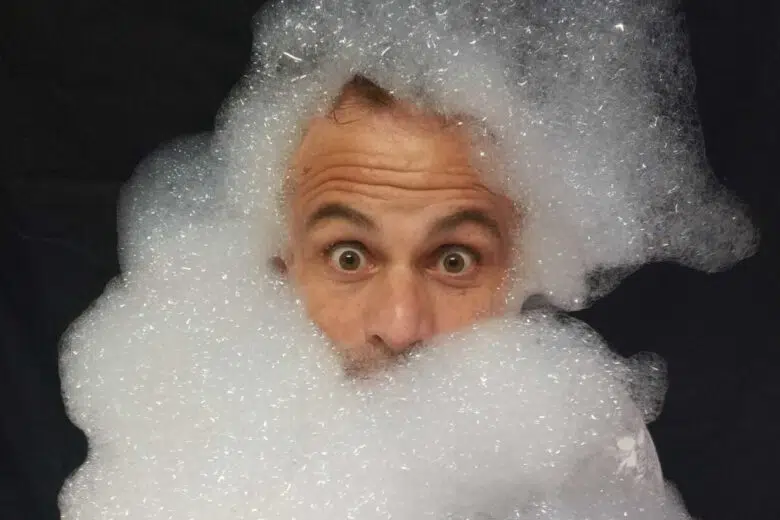 A Poggibonsi il mago delle bolle Michele Cafaggi apre Teatro a Merenda Michele Cafaggi in "SonoSolo bolle di sapone"