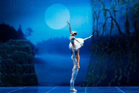 “Una festa continua”, gli ultimi appuntamenti del calendario natalizio di Siena Lago dei cigni, Balletto Teatro Nazionale dell'Opera Rumena