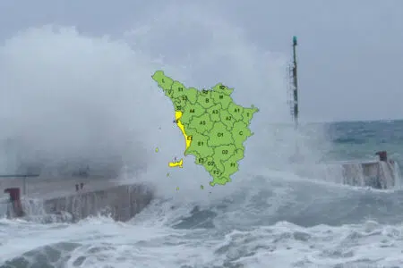 Mareggiate in Toscana, allerta meteo di codice giallo Maltempo in Toscana, allerta meteo mareggiate