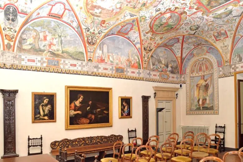 Palazzo Chigi Piccolomini alla Postierla, sala interna