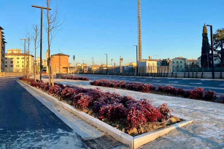 Aperto il nuovo parcheggio accanto alla stazione di Poggibonsi Parcheggio stazione ferroviaria di Poggibonsi