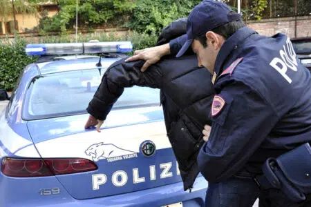 Arrestato dalla Polizia di Chiusi per tentata truffa in concorso Polizia di Stato, arresto, auto