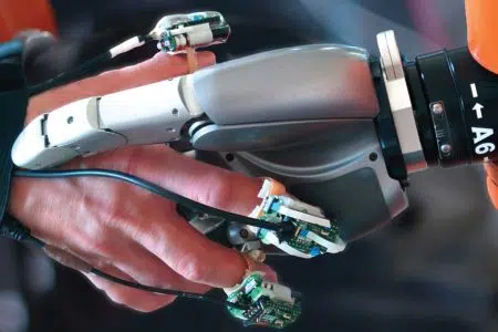 Università di Siena, seminario su robotica indossabile Robotica indossabile, mano