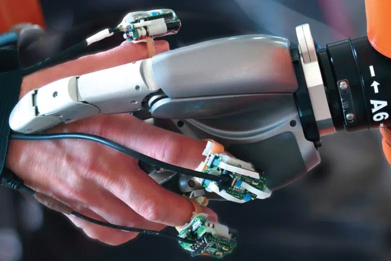 Università di Siena, seminario su robotica indossabile Robotica indossabile, mano