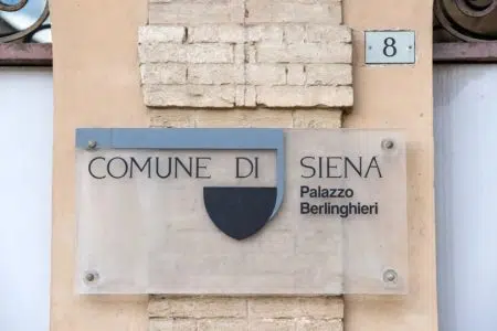 Comune di Siena, avviso di mobilità per un Funzionario Architetto Comune di Siena, Palazzo Berlinghieri, targa