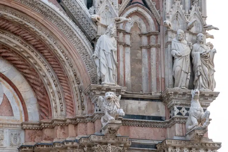 “Marmi, terre, pigmenti dal Duomo di Siena”, convegno ai Fisiocritici Duomo di Siena, dettaglio facciata