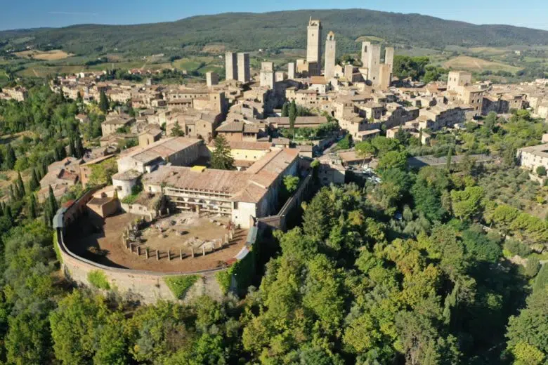 San Gimignano, panorama con in primo piano San Domenico