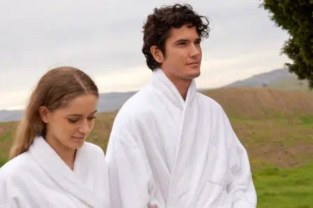 San Valentino, scopri tutto l’amore che c’è alle Terme di Chianciano Terme di Chianciano, coppia in accappatoio