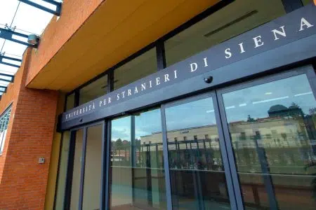 Aou Senese, corsi di lingua straniera per il personale all’UniStraSi Università per Stranieri di Siena, ingresso