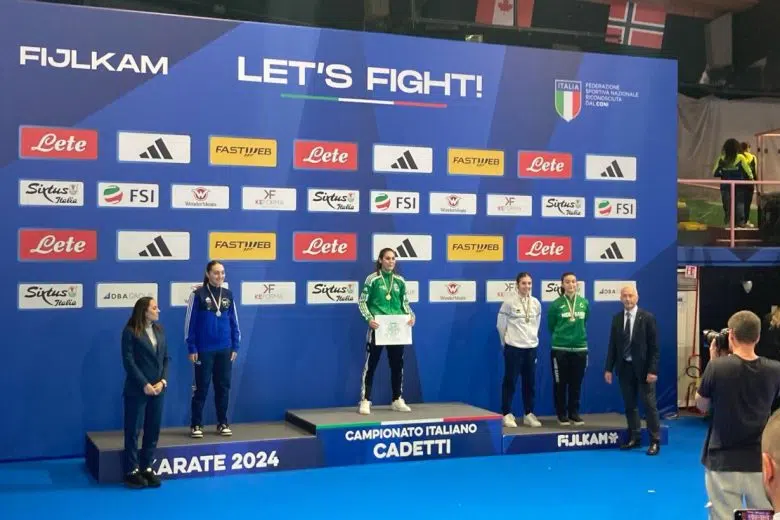 Mens Sana Karate: Azzurra Banfi bronzo ai Campionati italiani L'atleta della Mens Sana Karate Azzurra Banfi sul podio dei Campionati italiani Cadetti
