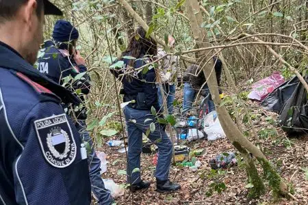 Intervento di Polizia Municipale di Siena e Polizia di Stato nel bosco di Lecceto Bosco di Lecceto Siena, intervento Polizia