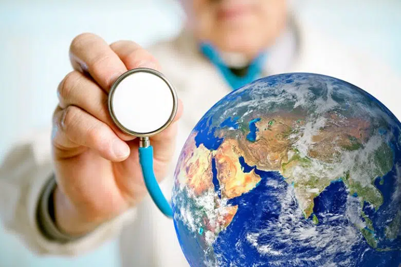 Riparte la sezione di Siena dell’Associazione Medici per l’Ambiente Medici per l'ambiente; medico con stetoscopio e mondo