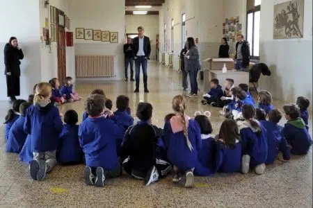 Montepulciano: “Lo mangio dopo”, progetto nelle scuole contro lo spreco alimentare Montepulciano, Lo mangio dopo, il Sindaco con gli alunni