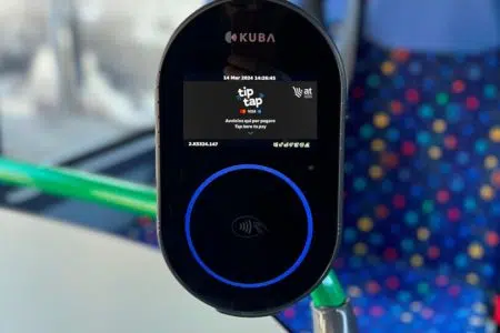 at introduce la modalità rapida: un modo più semplice e comodo per pagare e viaggiare con Apple Pay Tip tap contactless pagamento biglietto bus Autolinee Toscane