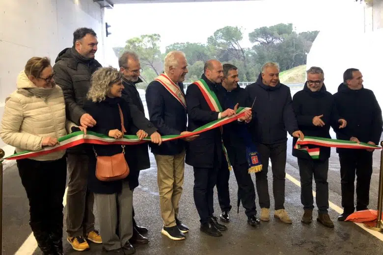 La variante di San Gimignano aperta alla circolazione Inaugurazione variante di San Gimignano, taglio del nastro