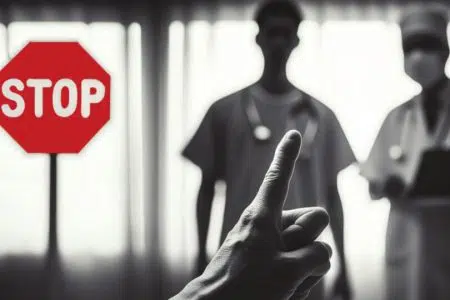 Giornata di educazione e prevenzione violenza verso operatori sanitari e sociosanitari Violenza personale sanitario, cartello stop