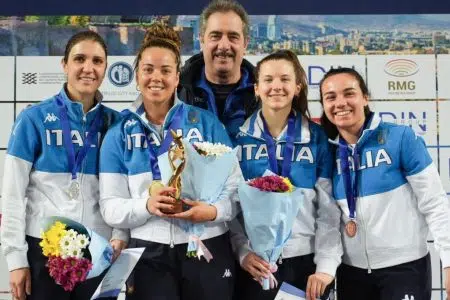 Trionfo dell’Italia del fioretto in Coppa del Mondo: Alice Volpi oro, tutto azzurro il resto del podio Il podio in Coppa del Mondo a Tbilisi con Alice Volpi medaglia d'oro con il ct Cerioni