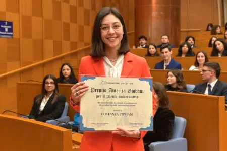 Premio America Giovani a Costanza Cipriani, laureata dell’Università di Siena Costanza Cipriani riceve il Premio America Giovani
