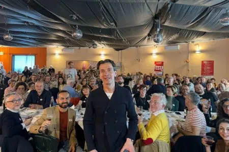 Riccardo Vannetti: “E adesso l’ultimo miglio della nostra campagna” Riccardo Vannetti con il pubblico alla festa all'Agrestone