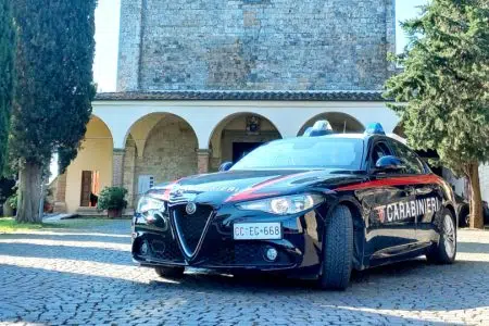 Furto in abitazione a Poggibonsi: arrestato in flagranza dai Carabinieri Auto Carabinieri a San Lucchese, Poggibonsi