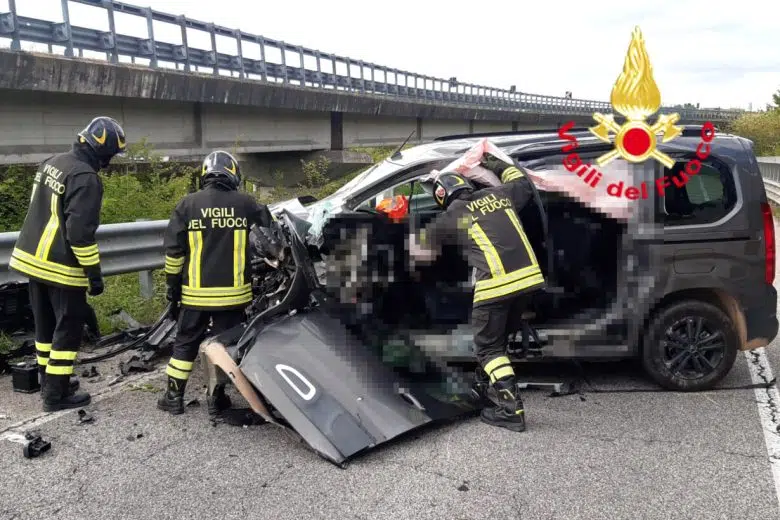 Incidente sulla Siena-Grosseto nei pressi di Siena Incidente sulla Siena-Grosseto, intervento dei Vigili del Fuoco