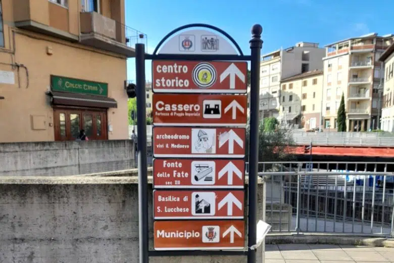 Nuova segnaletica turistica a Poggibonsi Segnaletica turistica a Poggibonsi