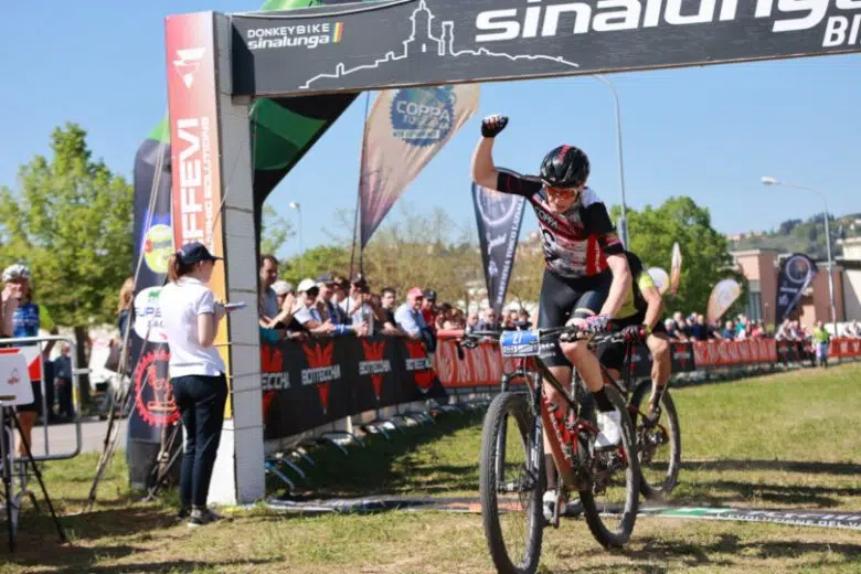 Stefano Valdrighi taglia il traguardo alla Sinalunga Bike 2024