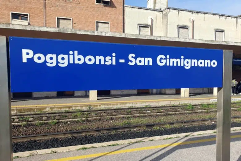 Stazione ferroviaria Poggibonsi-San Gimignano: installati i nuovi cartelli Cartello stazione Poggibonsi-San Gimignano