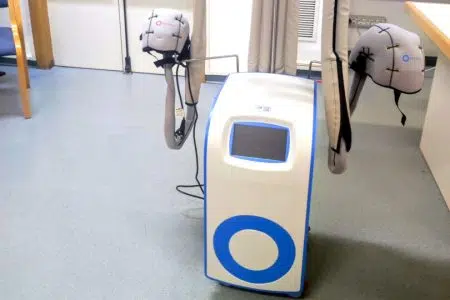 Donato all’ospedale di Nottola un casco refrigerante per capelli Casco refrigerante ospedale di Nottola