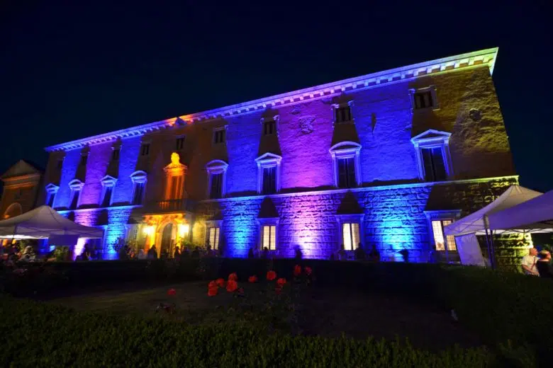 “Castelnovino”: a Castelnuovo Berardenga si accendono i riflettori sui vini ed i sapori del territorio Castelnovino, Villa Chigi Saracini illuminata a Castelnuovo Berardenga