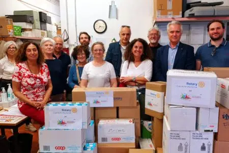 Dal Rotary Club Alta Valdelsa donazione per l’Emporio della Solidarietà di Poggibonsi La donazione del Rotary all'Emporio della Solidarietà di Poggibonsi