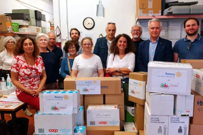Dal Rotary Club Alta Valdelsa donazione per l’Emporio della Solidarietà di Poggibonsi La donazione del Rotary all'Emporio della Solidarietà di Poggibonsi
