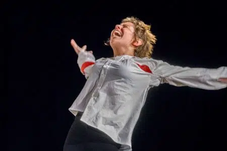Danza: “Lacuna”, la strage di Bologna in scena al teatro Alfieri Lacuna, scena spettacolo di danza sulla strage di Bologna
