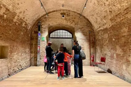 “Fare scuola al museo”, i bambini senesi incontrano il Santa Maria della Scala Santa Maria della Scala, bambini al museo