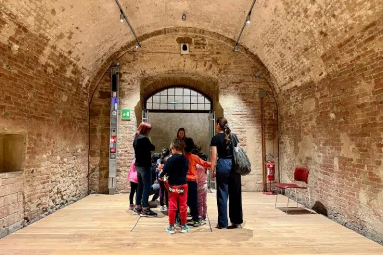 “Fare scuola al museo”, i bambini senesi incontrano il Santa Maria della Scala Santa Maria della Scala, bambini al museo