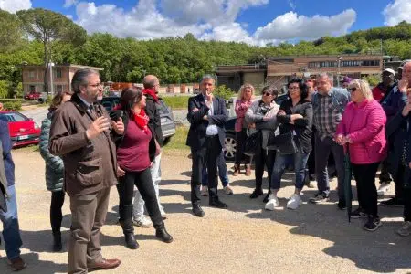 Il sindaco di Monteriggioni partecipa a sciopero e presidio AviCoop Il sindaco di Monteriggioni Andrea Frosini con i lavoratori AviCoop