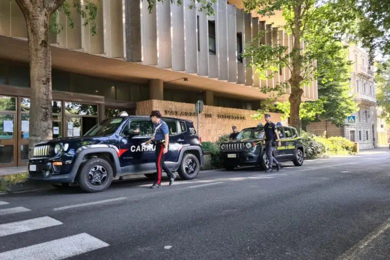 Un altro arresto e sequestri per sfruttamento lavoratori Carabinieri e Guardia di Finanza Tribunale di Siena