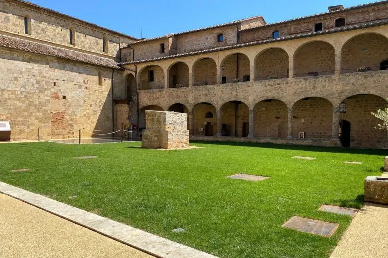 Il Museo archeologico di Monteriggioni apre struttura bar all’interno del complesso MaM, Museo Archeologico di Monteriggioni, chiostro