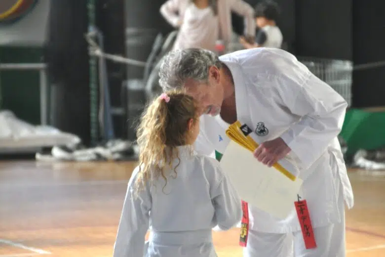 Mens Sana Karate, conquista cintura, maestro e bambina