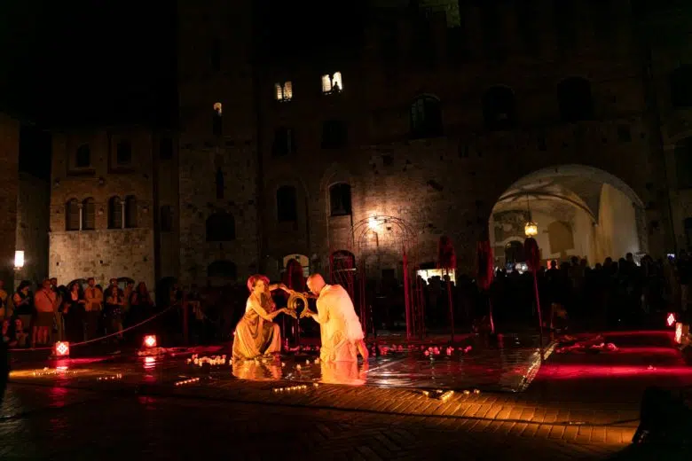 “Nottilucente”, a XIII edizione del festival di arte, musica e parole a San Gimignano Nottilucente, spettacolo a San Gimignano