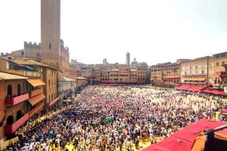 Palio di Siena del 2 luglio 2024, l’Assegnazione: esultano Valdimontone, Pantera e Onda