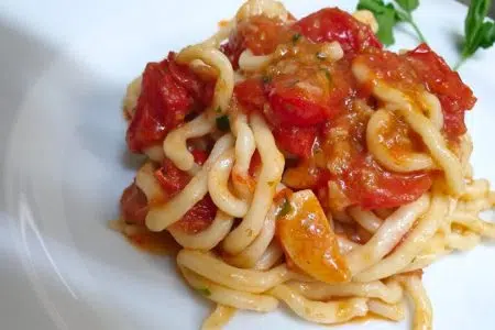 Con la NOVA Eroica di Buonconvento torna il Piatto Eroico Piatto di pici al sugo di pomodoro