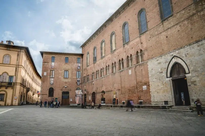 Santa Maria della Scala, esterno