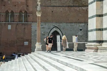 A Siena la prima conferenza del Centro internazionale per lo studio della coscienza Santa Maria della Scala, esterno Duomo di Siena